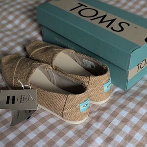 TOMS Natural Burlap NWT size 7